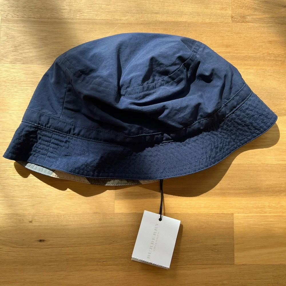 NWT Burberry baby hat, size XS - Picture 1 of 7